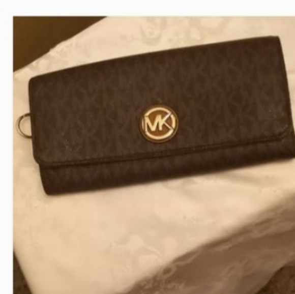 Michael Kors Large Logo Continental Wallet - Picture 2 of 5
